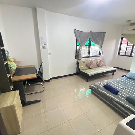 โฮม์อินเชียงใหม่ Apartamento Exterior foto